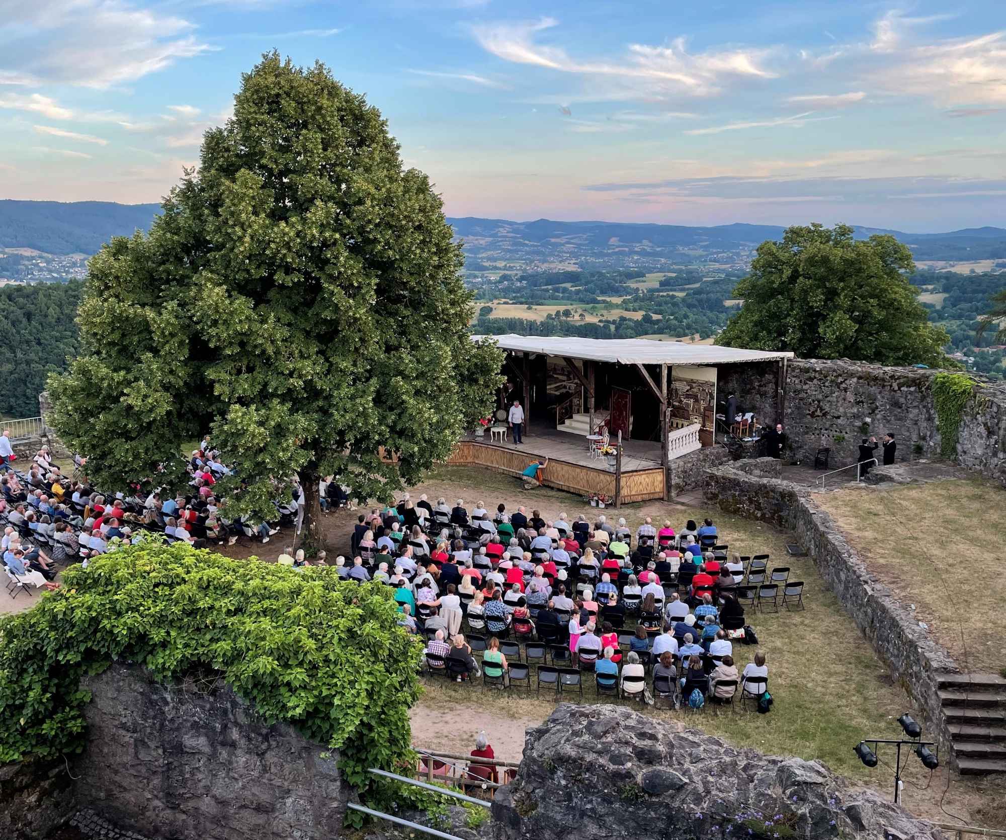 Oper auf der Burg kl